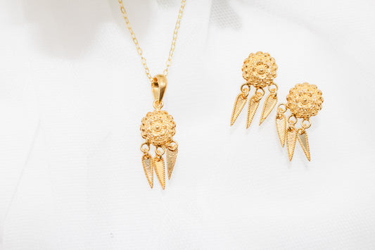 Gold Dangle Set