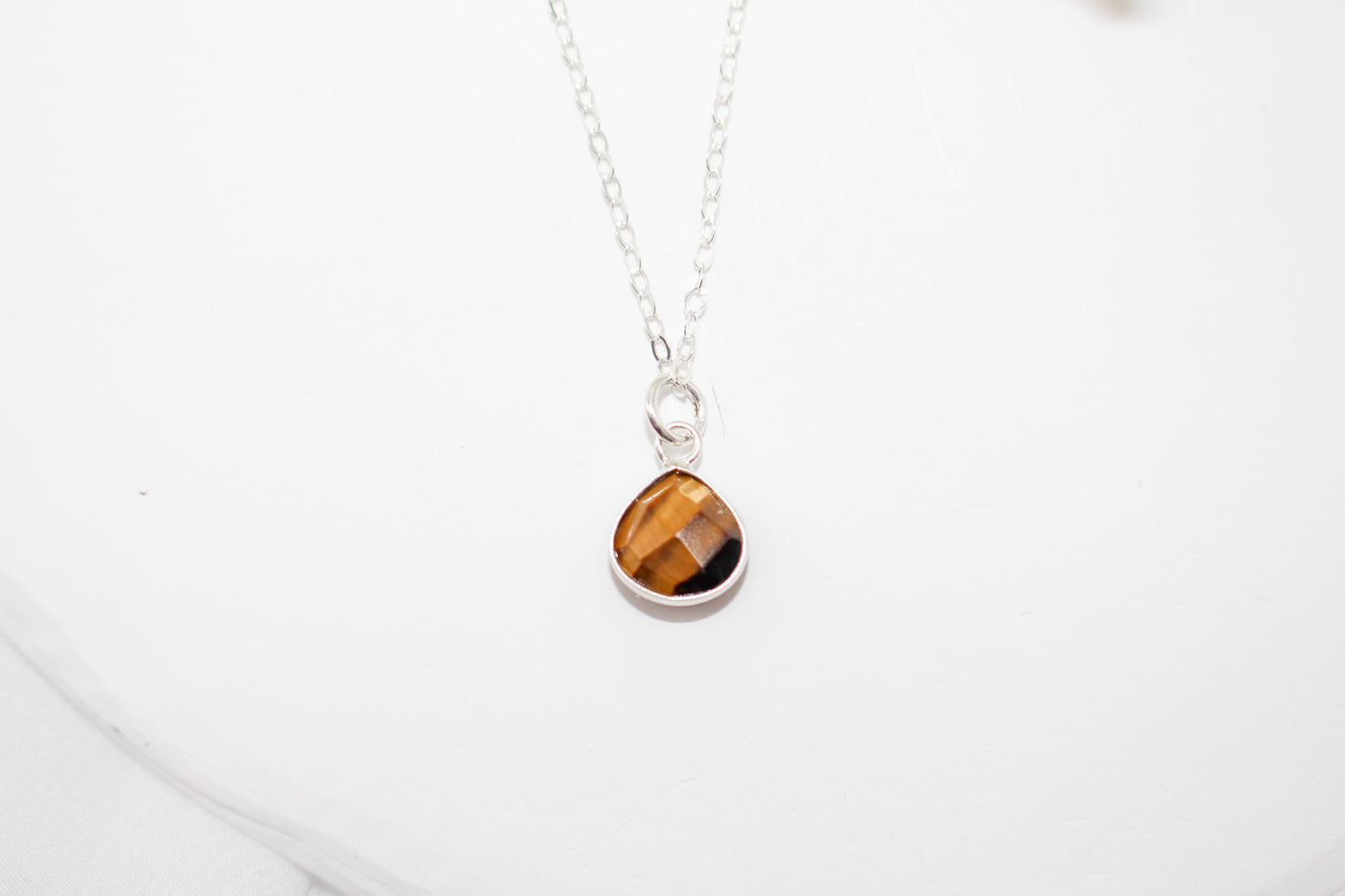 Dainty Tiger Eye Necklace