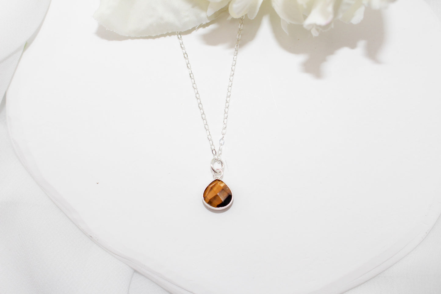 Dainty Tiger Eye Necklace