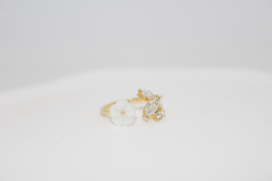 Gold Shell Flower Ring